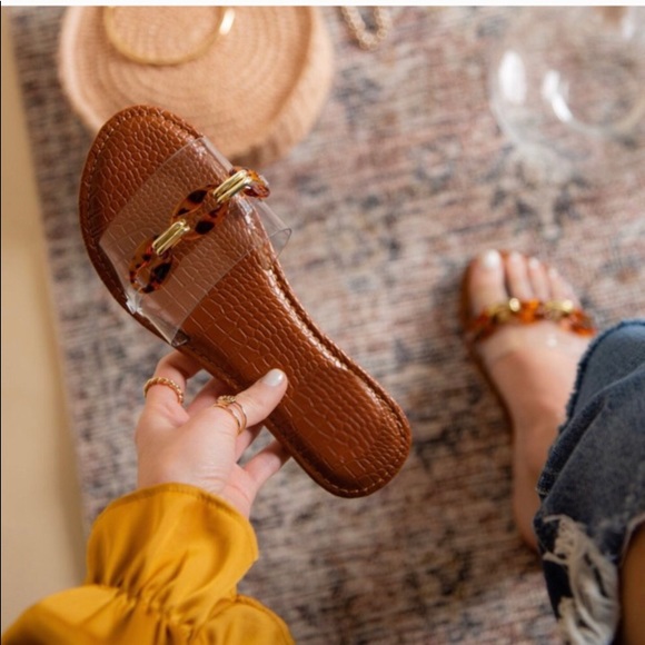 Single Strap Slides in Clear/Tortoise - Picture 5 of 6